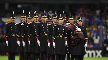 Miembros del Heroico Colegio Militar hicieron ceremonia previo al Clásico Joven