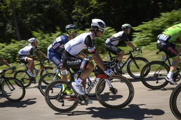 El esprinter Michael Matthews rueda con el pelot¨®n.