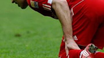 <b>TOCADO. </b>Robben acabó el partido dolorido y es duda para jugar frente al Manchester en Champions.