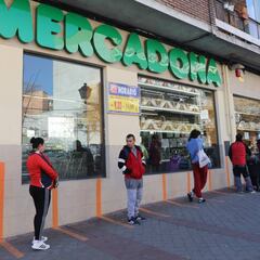 Desescalada por coronavirus: ¿cuántas personas pueden ir a comprar juntas en cada fase?