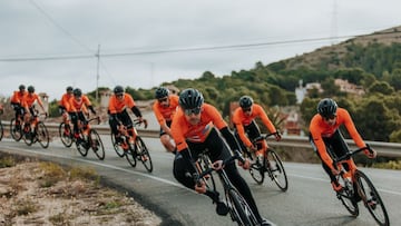 Imagen del equipo Euskaltel-Euskadi durante una concentración.