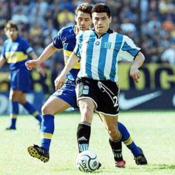 11 futbolistas chilenos vistieron la camiseta del cuadro argentino: Adrián Rojas, Gonzalo Espinoza, Jaime Ramírez Banda, José Luis Villanueva, Manuel Neira, Marcelo Vega (en la foto), Milovan Mirosevic, Pablo Contreras Fica, Pablo Galdames, Reinaldo Navia, Sergio Livingstone.