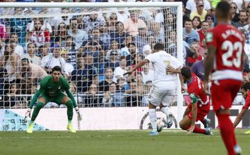 Real Madrid 2-0 Granada | Lleg¨® el primer gol en partido oficial de Eden Hazard, que defini¨® con un sombrero ante Rui Silva.