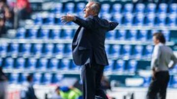 Sergio Bueno nuevamente fue objeto de críticas de la parcialidad cementera.