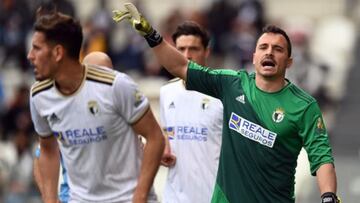 Alfonso Herrero en un partido con el Burgos.