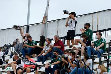 El público regresa a los estadios en las zonas donde la incidencia acumulada lo permite. Así ha sido la esperada vuelta en el partido de Segunda División entre el Castellón y la Ponferradina.