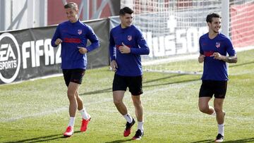 Hermoso junto a Morata y Marcos Llorente.