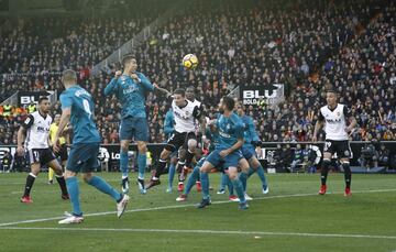 Santi Mina marca el 1-2.