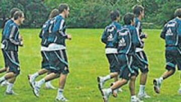 <b>UN EQUIPO SIN GALÁCTICOS. </b>El presidente explicó ayer a su Junta que ahora el Madrid dispone de un equipo y no una constelación de estrellas. Guti ya lo dijo el lunes.