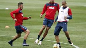 Rubén Pérez, en un entrenamiento con el Granada.