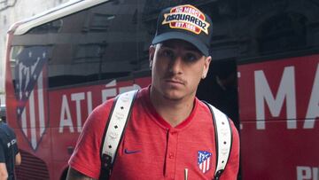 Giménez, lesionado ante el Brujas, en la llegada con el Atlético a un partido esta temporada.