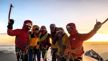 Los Hermanos Pou acompa?ados de Alma Robli y Alexander Estrada en la cima del Yanapaccha, de 5460 metros, en Per¨², el 23 de agosto del 2023.