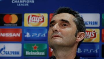 Soccer Football - Champions League - FC Barcelona - Press Conference - Karaiskakis Stadium, Piraeus, Greece - October 30, 2017 Barcelona coach Ernesto Valverde during the press conference REUTERS/Costas Baltas