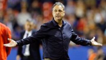 Caparrós, durante el partido.