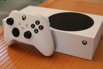 Xbox Series S en todo su esplendor: consola y mando al detalle