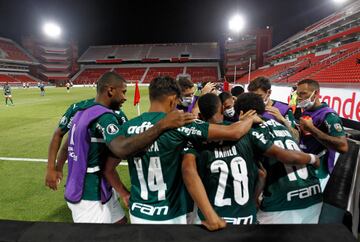 Palmeiras golea a River Plate en el Estadio Libertadores de América y complica la llave para el equipo de Rafael Santos Borré y Jorge Carrascal, quien salió expulsado