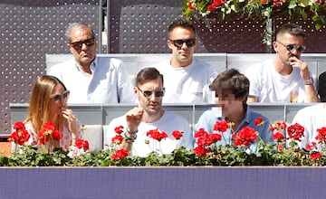 Helen Lindes, Rudy Fernández, Reguilón y Villa viendo el partido de Alcaraz.