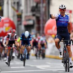 Davide Ballerini se impone a José Joaquín Rojas en Valonia