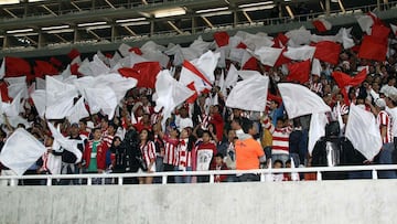 SOCCER/FUTBOL
APERTURA 2010
JORNADA 16
GUADALAJARA VS CRUZ AZUL
Action photo of Chivas of Gudalajara and Cruz Azul fans, during week 16 game of the 2010 Apertura tournament of mexican soccer./Foto de accion de los aficionados de las Chivas de Guadalajara y Cruz Azul, durante juego de semana 16 del torneo Apertura 2010 del futbol mexicano. 06 November 2010 MEXSPORT/EDGAR QUINTANA