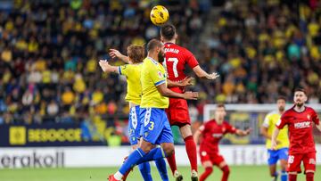 10/12/23 PARTIDO PRIMERA DIVISION CADIZ - OSASUNA ANTE BUDIMIR CON FALI