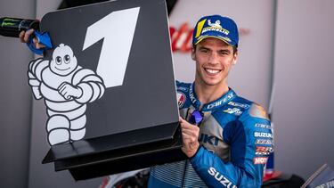 VALENCIA, SPAIN - NOVEMBER 08: Joan Mir of Spain and Team SUZUKI ECSTAR wins his first MotoGP race during the MotoGP of Europe at Comunitat Valenciana Ricardo Tormo Circuit on November 08, 2020 in Valencia, Spain. (Photo by Steve Wobser/Getty Images)