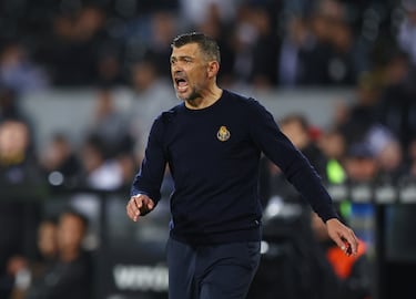 Concei?ao deja atr¨¢s a su padre