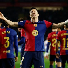 Lewandowski mantiene a raya a Mbappé