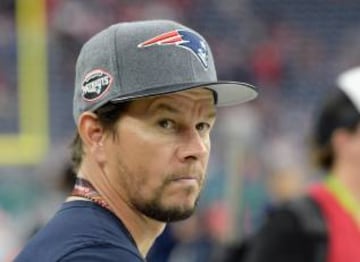 El Actor Mark Wahlberg acudió a la Super Bowl para animar a sus queridos New England Patriots.