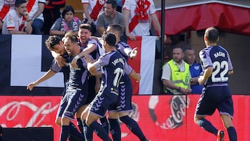 El Valladolid celebran uno de sus goles al Rayo.