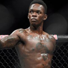 Adesanya announces his return at UFC 305