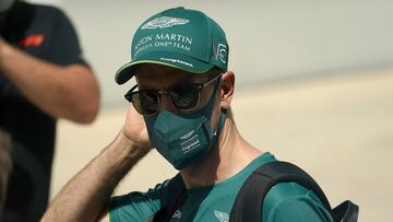 27 March 2021, Bahrain, Sakhir: German Formula One driver Sebastian Vettel of Team Aston Martin arrives at the Bahrain International Circuit ahead of the third practice for the Formula One 2021 Bahrain Grand Prix scheduled on 28 March. Photo: Hasan Bratic/dpa
 27/03/2021 ONLY FOR USE IN SPAIN