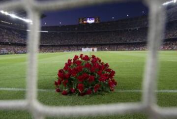 Partido amistoso Barcelona - Santos. Homenaje a Ramallets.