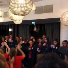 La Roja femenina llegó a Francia y tuvo este especial recibimiento