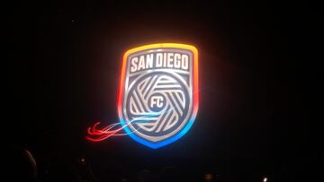 Espectacular presetación del nuevo escudo del San Diego Football Club