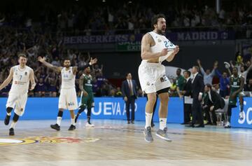 Sergio Llull celebra una canasta. 