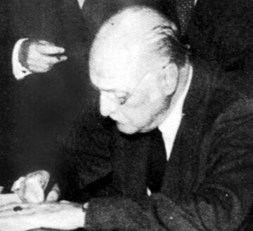 Fue presidente del FC Barcelona durante el brevísimo paréntesis que hubo entre los dos mandatos del Marqués de la Mesa de Asta. Fue elegido para encabezar una comisión interina que rigió el Club entre el 10 de julio y el 13 de agosto de 1942