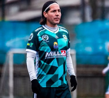 Jugó en la Roja, se retiró del fútbol y hoy trabaja en una municipalidad: “Quiero ser entrenador”