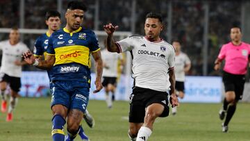 Futbol, Colo Colo vs Everton.
Fecha 5, campeonato Nacional 2023.
El jugador de Colo Colo Marcos Bolados,  derecha , disputa el balon con Valentin Vidal de Everton  durante el partido de Primera División realizado en el estadio Monumental en Santiago, Chile.