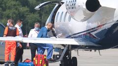 Fabio Jakobsen monta en el avi&oacute;n que le ha llevado de regreso a Pa&iacute;ses Bajos tras su grave ca&iacute;da en la Vuelta a Polonia.