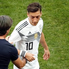 Löw señala a Özil: primera suplencia en Mundial y Eurocopa