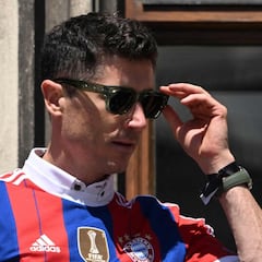 Cazan a Lewandowski hablando del Barça en el vestuario