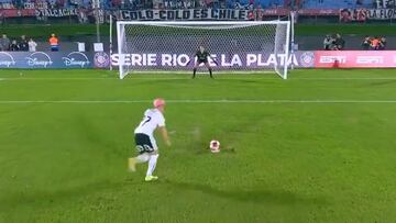 Lo de Zavala fue insólito y da la vuelta al mundo: se lesionó ‘picando’ un penal y se lo perdió