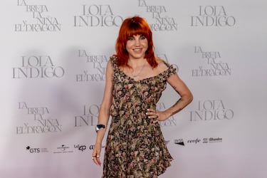 La actriz y cantante Angy Fernández durante el photocall previo al concierto Lola Índigo en el Estadio Riyadh Air Metropolitano.