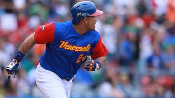 Después de abandonar el partido contra Dominicana por molestias en la espalda, Miguel Cabrera es duda contra Puerto Rico.