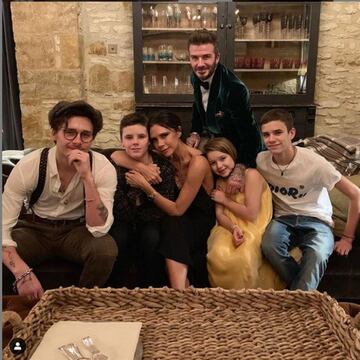 Casado con Victoria Beckham desde 1999 tienen 4 hijos ( Brooklyn Joseph, Romeo James,Cruz David y Harper Seven)