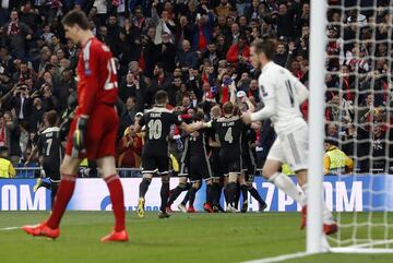 1-4. Lasse Schone celebró el cuarto gol.