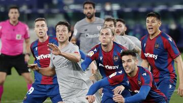 26/02/21 PARTIDO PRIMERA DIVISION
 LEVANTE UD - ATHLETIC DE BILBAO 
 CLERC VESGA SON  ROBERT PIER