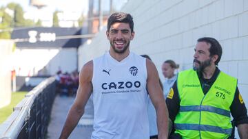 Cenk, en un entrenamiento del Valencia.