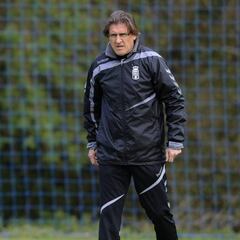 Egea se presentó en el Oviedo con el objetivo del playoff