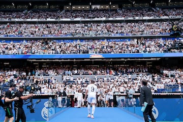 Más de 80.000 personas llenaron el Santiago Bernabéu para ver por primera vez a Mbappé vestido con la camiseta del Real Madrid.